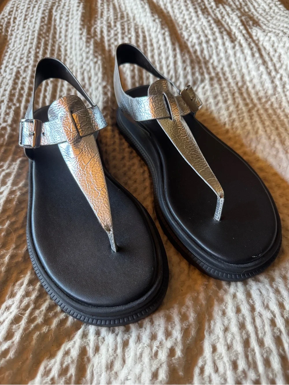 Naturalizer Women's Metallic Silver T-Strap Sandals - Picture 1 of 5